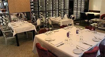 Anna's Restaurant & 3*